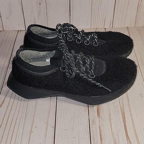 ALLBIRDS Tennis Shoes Women's Wool Runner Fluffs Black 7 Limited Edition Sherpa - Picture 1 of 9